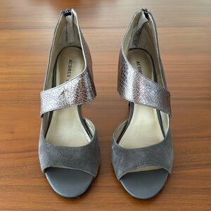 Audrey Brooke Glenda gray/taupe heel size 8M